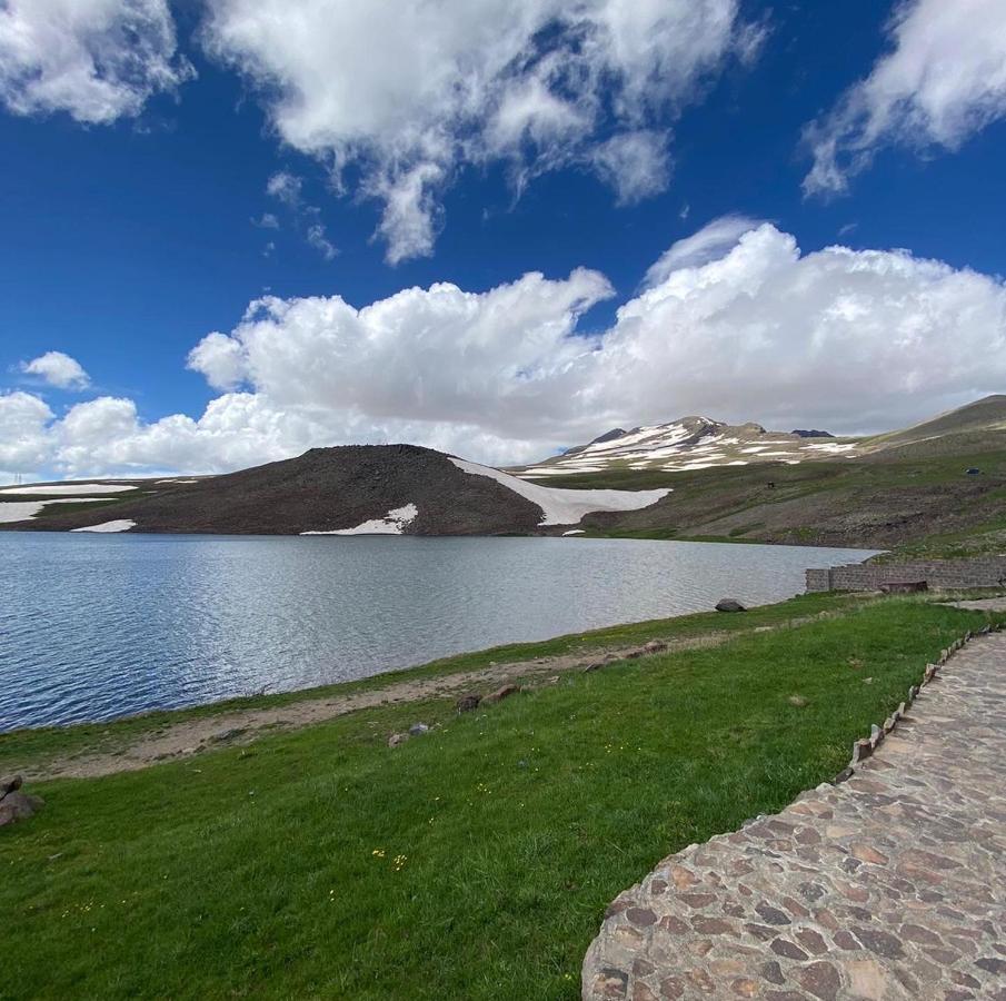 Mount Aragats Aparthotel Byurakan Buitenkant foto
